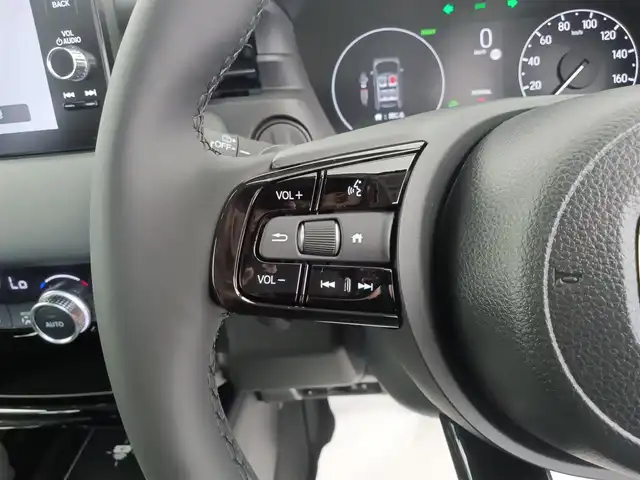 ホンダ ヴェゼル ハイブリッド e:HEV Z 愛知県 2025(令7)年 0.1千km プラチナホワイトパール ホンダセンシング/衝突被害軽減システム/クルーズコントロール/横滑り防止装置/コーナーセンサー/レーンキープアシスト/ブラインドスポットモニター/オートライト/オートマチックハイビーム/ワイヤレス充電器/純正9インチナビ/Apple CarPlay/Android Auto/Bluetooth/バックカメラ　/フルセグTV/LEDヘッドライト/LEDフォグランプ/電動リアゲート/シートヒーター/ステアリングヒーター/フルフラットシート/チップアップシート/ETC2.0/純正AW/スマートキー/スペアキー