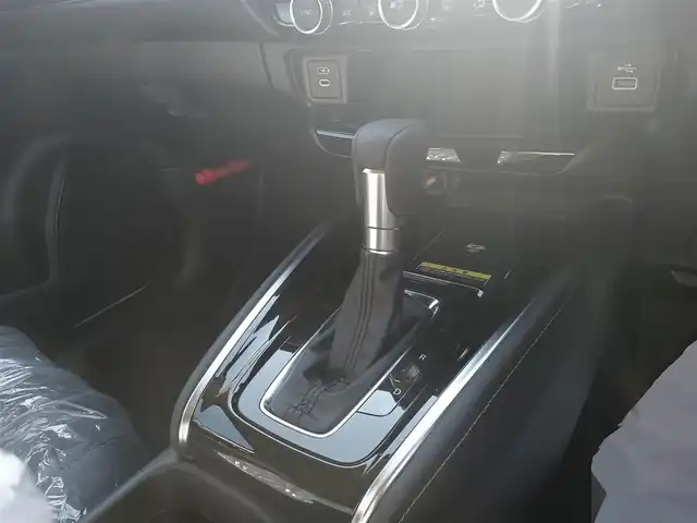 ホンダ ヴェゼル ハイブリッド e:HEV Z 愛知県 2025(令7)年 0.1千km プラチナホワイトパール ホンダセンシング/衝突被害軽減システム/クルーズコントロール/横滑り防止装置/コーナーセンサー/レーンキープアシスト/ブラインドスポットモニター/オートライト/オートマチックハイビーム/ワイヤレス充電器/純正9インチナビ/Apple CarPlay/Android Auto/Bluetooth/バックカメラ　/フルセグTV/LEDヘッドライト/LEDフォグランプ/電動リアゲート/シートヒーター/ステアリングヒーター/フルフラットシート/チップアップシート/ETC2.0/純正AW/スマートキー/スペアキー
