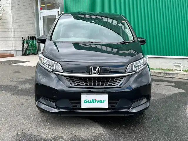 ホンダ フリード G 宮城県 2023(令5)年 5.3万km クリスタルブラックパール Sパッケージ/・LEDヘッドランプ＋アクティブコーナリングランプ/・15インチアルミホイール/・革巻きステアリング/・SRSエアバッグ（サイド/カーテン）/・ブラックウォールナット木目調インパネ加飾/・ブラックプライムスムース（合皮）/ダイヤ柄ファブリックコンビシート/・シートバックアッパーポケット（運転席/助手席）/＝＝＝/ホンダセンシング/・衝突軽減ブレーキ/・歩行者事故低減ステアリング/・アダプティブクルーズコントロール/・車線維持支援システム/・路外逸脱抑制機能/・誤発進抑制機能（前方/後方）/・先行車発進お知らせ機能/・標識認識機能/・マルチインフォメーションディスプレイ/純正ナビ（VXM-234VFi）/・CD/DVD/・Bluetooth/・フルセグTV/バックカメラ/ビルトインETC/ドライブレコーダー/コンフォートビューパッケージ/両側パワースライドドア/シートヒーター/革巻きステアリング/ステアリングスイッチ/オートライト/スマートキー＆プッシュスタート/電動格納ミラー/フロアマット/ドアバイザー
