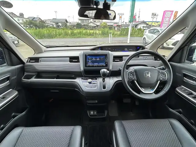 ホンダ フリード G 宮城県 2023(令5)年 5.3万km クリスタルブラックパール Sパッケージ/・LEDヘッドランプ＋アクティブコーナリングランプ/・15インチアルミホイール/・革巻きステアリング/・SRSエアバッグ（サイド/カーテン）/・ブラックウォールナット木目調インパネ加飾/・ブラックプライムスムース（合皮）/ダイヤ柄ファブリックコンビシート/・シートバックアッパーポケット（運転席/助手席）/＝＝＝/ホンダセンシング/・衝突軽減ブレーキ/・歩行者事故低減ステアリング/・アダプティブクルーズコントロール/・車線維持支援システム/・路外逸脱抑制機能/・誤発進抑制機能（前方/後方）/・先行車発進お知らせ機能/・標識認識機能/・マルチインフォメーションディスプレイ/純正ナビ（VXM-234VFi）/・CD/DVD/・Bluetooth/・フルセグTV/バックカメラ/ビルトインETC/ドライブレコーダー/コンフォートビューパッケージ/両側パワースライドドア/シートヒーター/革巻きステアリング/ステアリングスイッチ/オートライト/スマートキー＆プッシュスタート/電動格納ミラー/フロアマット/ドアバイザー