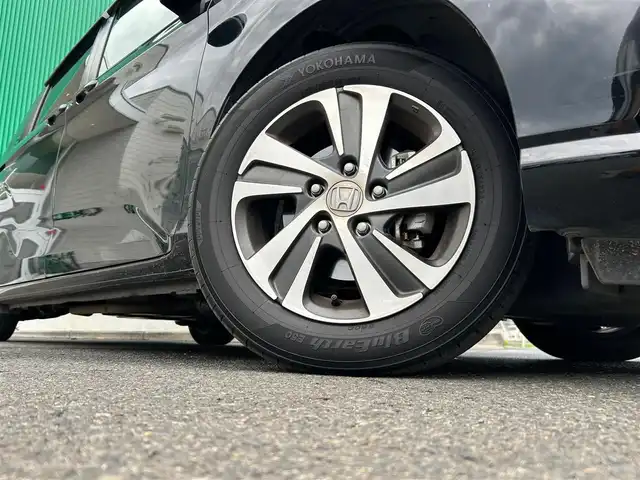 ホンダ フリード G 宮城県 2023(令5)年 5.3万km クリスタルブラックパール Sパッケージ/・LEDヘッドランプ＋アクティブコーナリングランプ/・15インチアルミホイール/・革巻きステアリング/・SRSエアバッグ（サイド/カーテン）/・ブラックウォールナット木目調インパネ加飾/・ブラックプライムスムース（合皮）/ダイヤ柄ファブリックコンビシート/・シートバックアッパーポケット（運転席/助手席）/＝＝＝/ホンダセンシング/・衝突軽減ブレーキ/・歩行者事故低減ステアリング/・アダプティブクルーズコントロール/・車線維持支援システム/・路外逸脱抑制機能/・誤発進抑制機能（前方/後方）/・先行車発進お知らせ機能/・標識認識機能/・マルチインフォメーションディスプレイ/純正ナビ（VXM-234VFi）/・CD/DVD/・Bluetooth/・フルセグTV/バックカメラ/ビルトインETC/ドライブレコーダー/コンフォートビューパッケージ/両側パワースライドドア/シートヒーター/革巻きステアリング/ステアリングスイッチ/オートライト/スマートキー＆プッシュスタート/電動格納ミラー/フロアマット/ドアバイザー