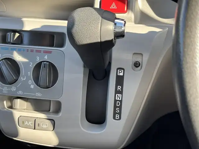 ダイハツ ミラ イース X SAⅢ 滋賀県 2017(平29)年 9.1万km スカイブルーメタリック 社外ナビ/・Bluetooth/フルセグ/・CD/DVD/バックカメラ/ETC/スマートアシスト/・先行車発進お知らせ/・誤発進抑制制御機能/・車線逸脱警報機能/・オートハイビーム/アイドリングストップ/LEDオートライト/リモコンキー