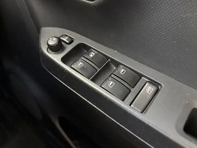 ダイハツ ミラ イース X SAⅢ 滋賀県 2017(平29)年 9.1万km スカイブルーメタリック 社外ナビ/・Bluetooth/フルセグ/・CD/DVD/バックカメラ/ETC/スマートアシスト/・先行車発進お知らせ/・誤発進抑制制御機能/・車線逸脱警報機能/・オートハイビーム/アイドリングストップ/LEDオートライト/リモコンキー