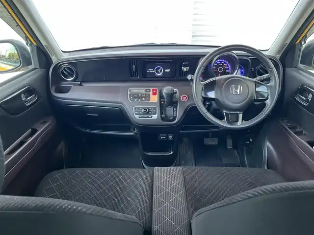 ホンダ Ｎ ＯＮＥ プレミアム Lパッケージ 高知県 2013(平25)年 9.6万km プレミアムイエローパールⅡ スマートキー/Bluetooth接続/プッシュスタート/バックカメラ/AM/FM/純正フロアマット/純正14インチアルミホイール/横滑り防止装置/盗難防止装置/オートライト/運転席＋助手席＋サイドエアバッグ/カーテンエアバッグ/ウッドパネル/本革巻きステアリング/AAC