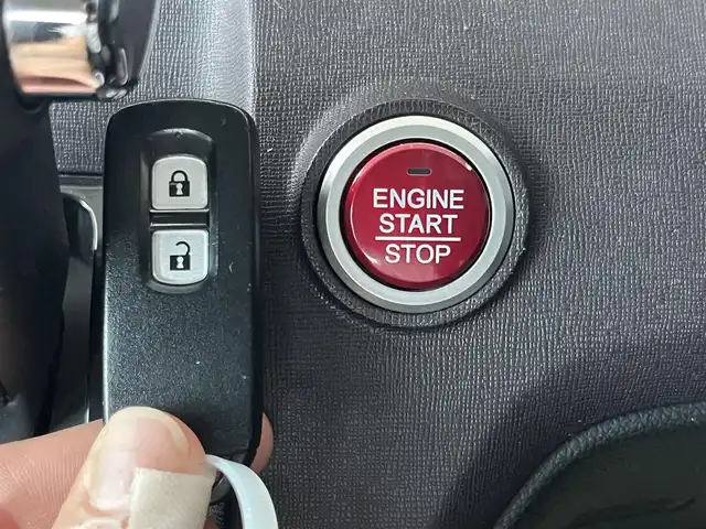 ホンダ Ｎ ＯＮＥ プレミアム Lパッケージ 高知県 2013(平25)年 9.6万km プレミアムイエローパールⅡ スマートキー/Bluetooth接続/プッシュスタート/バックカメラ/AM/FM/純正フロアマット/純正14インチアルミホイール/横滑り防止装置/盗難防止装置/オートライト/運転席＋助手席＋サイドエアバッグ/カーテンエアバッグ/ウッドパネル/本革巻きステアリング/AAC
