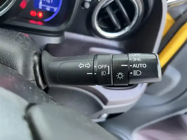 ホンダ Ｎ ＯＮＥ プレミアム Lパッケージ 高知県 2013(平25)年 9.6万km プレミアムイエローパールⅡ スマートキー/Bluetooth接続/プッシュスタート/バックカメラ/AM/FM/純正フロアマット/純正14インチアルミホイール/横滑り防止装置/盗難防止装置/オートライト/運転席＋助手席＋サイドエアバッグ/カーテンエアバッグ/ウッドパネル/本革巻きステアリング/AAC