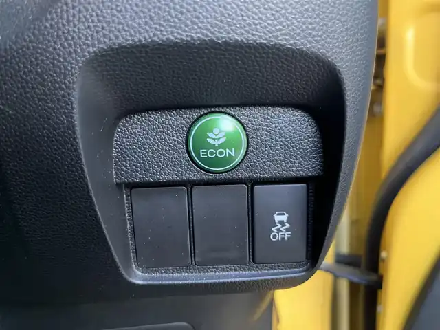 ホンダ Ｎ ＯＮＥ プレミアム Lパッケージ 高知県 2013(平25)年 9.6万km プレミアムイエローパールⅡ スマートキー/Bluetooth接続/プッシュスタート/バックカメラ/AM/FM/純正フロアマット/純正14インチアルミホイール/横滑り防止装置/盗難防止装置/オートライト/運転席＋助手席＋サイドエアバッグ/カーテンエアバッグ/ウッドパネル/本革巻きステアリング/AAC