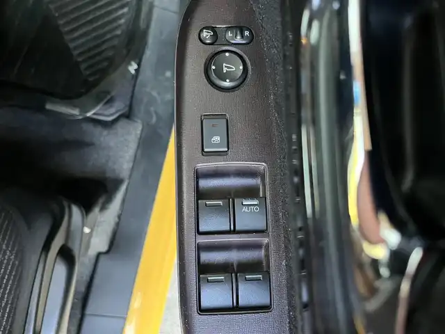 ホンダ Ｎ ＯＮＥ プレミアム Lパッケージ 高知県 2013(平25)年 9.6万km プレミアムイエローパールⅡ スマートキー/Bluetooth接続/プッシュスタート/バックカメラ/AM/FM/純正フロアマット/純正14インチアルミホイール/横滑り防止装置/盗難防止装置/オートライト/運転席＋助手席＋サイドエアバッグ/カーテンエアバッグ/ウッドパネル/本革巻きステアリング/AAC