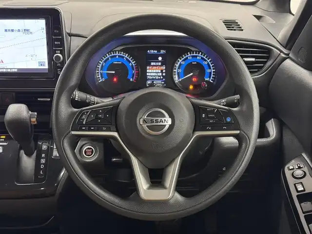 日産 ルークス HWS X プロパイロットED 三重県 2020(令2)年 4.3万km スパークリングレッド/ブラック S-HYBRID/FF/インパネCVT/純正 9インチナビ MM320D-L/（iPod/SD/FM/AM/TV/USB/Bluetooth/CD/DVD/MUSIC STOCKER/ドラレコ/AUX）/アラウンドビューモニター/両側ハンズフリーオートスライドドア/ドライブレコーダー 前方/ビルトイン ETC/安全/●インテリジェントエマージェンシーブレーキ/●車線逸脱警報（LDW）/●車線逸脱防止支援（インテリジェントLI）/●ふらつき警報（インテリジェントDA）/●プロパイロット/●先行車発進お知らせ/●標識表示機能（最高速度・進入禁止）/●フロント＆バックソナー/など/装備/●【OP】快適パックA/・プラズマクラスター搭載リヤシーリングファン/・パーソナルテーブル/・カップホルダー/・USBソケット/・ロールサンシェード/・撥水加工シート/●オートエアコン/●電子パーキングブレーキ＆ブレーキホールド/●オートライト/●LEDヘッドライト＆フロントフォグライト/●ハイビームアシスト/●ステアリングスイッチ/●オートエアコン/●純正14inAW/●助手席肩口リクライニングレバー/●プッシュスタート/●インテリジェントキーx1/●保/取/など