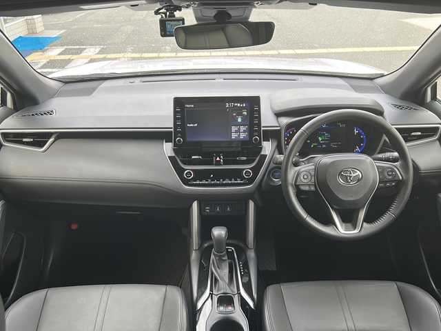 トヨタ カローラ クロス ハイブリッド Z 大阪府 2023(令5)年 1万km プラチナホワイトパールマイカ 純正ディスプレイオーディオ【AppleCarPay】/全周囲カメラ/運転席パワーシート/前席シートヒーター/レーダークルーズコントロール/プリクラッシュセーフティ/レーントレーシングアシスト/リアクロストラフィックアラート/電動リアゲート/ブラインドスポットモニター/電動パーキングブレーキ/ブレーキホールド/ETC