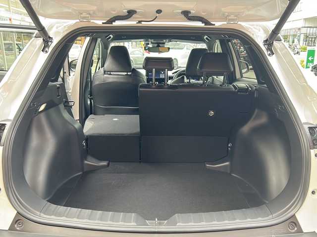 トヨタ カローラ クロス ハイブリッド Z 大阪府 2023(令5)年 1万km プラチナホワイトパールマイカ 純正ディスプレイオーディオ【AppleCarPay】/全周囲カメラ/運転席パワーシート/前席シートヒーター/レーダークルーズコントロール/プリクラッシュセーフティ/レーントレーシングアシスト/リアクロストラフィックアラート/電動リアゲート/ブラインドスポットモニター/電動パーキングブレーキ/ブレーキホールド/ETC