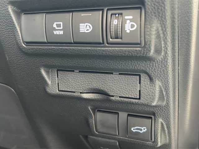 トヨタ カローラ クロス ハイブリッド Z 大阪府 2023(令5)年 1万km プラチナホワイトパールマイカ 純正ディスプレイオーディオ【AppleCarPay】/全周囲カメラ/運転席パワーシート/前席シートヒーター/レーダークルーズコントロール/プリクラッシュセーフティ/レーントレーシングアシスト/リアクロストラフィックアラート/電動リアゲート/ブラインドスポットモニター/電動パーキングブレーキ/ブレーキホールド/ETC