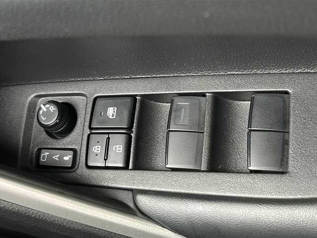 トヨタ カローラ クロス ハイブリッド Z 大阪府 2023(令5)年 1万km プラチナホワイトパールマイカ 純正ディスプレイオーディオ【AppleCarPay】/全周囲カメラ/運転席パワーシート/前席シートヒーター/レーダークルーズコントロール/プリクラッシュセーフティ/レーントレーシングアシスト/リアクロストラフィックアラート/電動リアゲート/ブラインドスポットモニター/電動パーキングブレーキ/ブレーキホールド/ETC