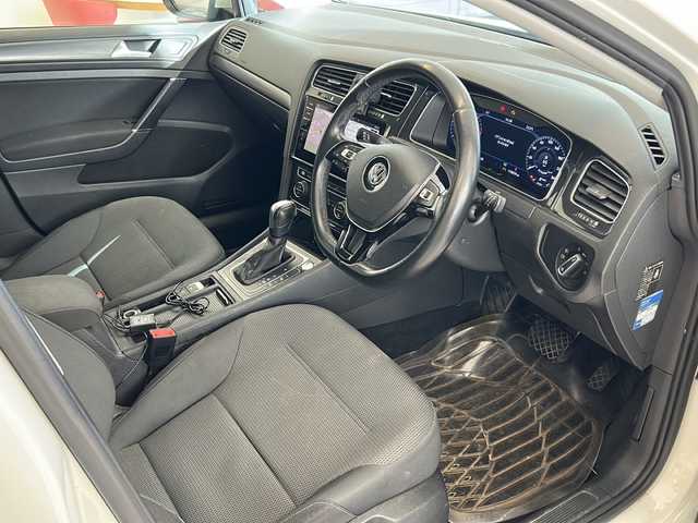 フォルクスワーゲン ゴルフ TDI コンフォートライン 岐阜県 2019(令1)年 11万km 白 SDナビ/バックカメラ/レーダークルーズコントロール/ブラインドスポットモニター/フルセグテレビ/Bluetooth/CD/DVD/USB/AUX/パドルシフト/ブレーキホールド/ETC/ドライブレコーダー/LEDヘッドライト/前後コーナーセンサー/純正アルミホイール/スペアキー/ABS/横滑り防止装置/レーンキープアシスト/オートマチックハイビーム/オートライト