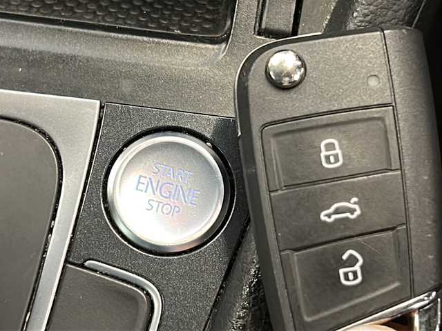 フォルクスワーゲン ゴルフ TDI コンフォートライン 岐阜県 2019(令1)年 11万km 白 SDナビ/バックカメラ/レーダークルーズコントロール/ブラインドスポットモニター/フルセグテレビ/Bluetooth/CD/DVD/USB/AUX/パドルシフト/ブレーキホールド/ETC/ドライブレコーダー/LEDヘッドライト/前後コーナーセンサー/純正アルミホイール/スペアキー/ABS/横滑り防止装置/レーンキープアシスト/オートマチックハイビーム/オートライト