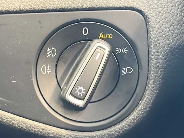 フォルクスワーゲン ゴルフ TDI コンフォートライン 岐阜県 2019(令1)年 11万km 白 SDナビ/バックカメラ/レーダークルーズコントロール/ブラインドスポットモニター/フルセグテレビ/Bluetooth/CD/DVD/USB/AUX/パドルシフト/ブレーキホールド/ETC/ドライブレコーダー/LEDヘッドライト/前後コーナーセンサー/純正アルミホイール/スペアキー/ABS/横滑り防止装置/レーンキープアシスト/オートマチックハイビーム/オートライト