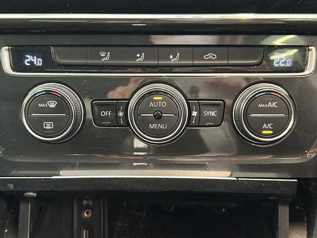 フォルクスワーゲン ゴルフ TDI コンフォートライン 岐阜県 2019(令1)年 11万km 白 SDナビ/バックカメラ/レーダークルーズコントロール/ブラインドスポットモニター/フルセグテレビ/Bluetooth/CD/DVD/USB/AUX/パドルシフト/ブレーキホールド/ETC/ドライブレコーダー/LEDヘッドライト/前後コーナーセンサー/純正アルミホイール/スペアキー/ABS/横滑り防止装置/レーンキープアシスト/オートマチックハイビーム/オートライト