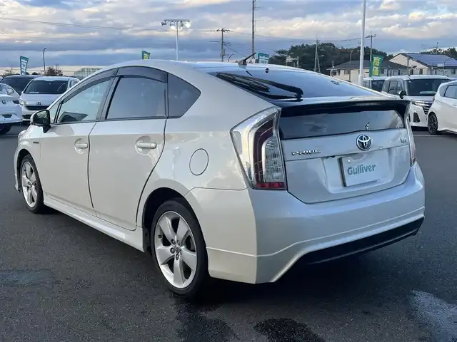 トヨタ プリウス S 東京都 2014(平26)年 7.5万km ホワイトパールクリスタルシャイン 純正7インチナビ(フルセグ/CD/DVD/Bluetooth/SD)/F/S/Rモデリスタエアロ/ビルトインETC/バックカメラ/ステアリングリモコン/革巻きステアリング/電動格納ウィンカーミラー/レザー調シートカバー/17インチ純正アルミ/HIDライト/純正フォグランプ