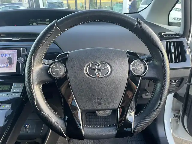 トヨタ プリウス S 東京都 2014(平26)年 7.5万km ホワイトパールクリスタルシャイン 純正7インチナビ(フルセグ/CD/DVD/Bluetooth/SD)/F/S/Rモデリスタエアロ/ビルトインETC/バックカメラ/ステアリングリモコン/革巻きステアリング/電動格納ウィンカーミラー/レザー調シートカバー/17インチ純正アルミ/HIDライト/純正フォグランプ