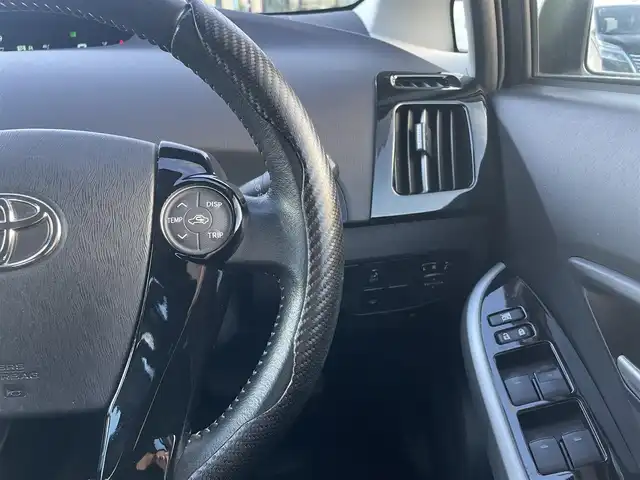 トヨタ プリウス S 東京都 2014(平26)年 7.5万km ホワイトパールクリスタルシャイン 純正7インチナビ(フルセグ/CD/DVD/Bluetooth/SD)/F/S/Rモデリスタエアロ/ビルトインETC/バックカメラ/ステアリングリモコン/革巻きステアリング/電動格納ウィンカーミラー/レザー調シートカバー/17インチ純正アルミ/HIDライト/純正フォグランプ