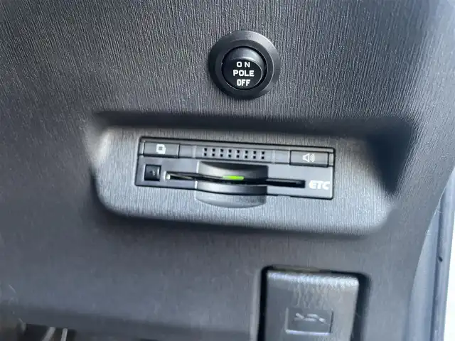 トヨタ プリウス S 東京都 2014(平26)年 7.5万km ホワイトパールクリスタルシャイン 純正7インチナビ(フルセグ/CD/DVD/Bluetooth/SD)/F/S/Rモデリスタエアロ/ビルトインETC/バックカメラ/ステアリングリモコン/革巻きステアリング/電動格納ウィンカーミラー/レザー調シートカバー/17インチ純正アルミ/HIDライト/純正フォグランプ