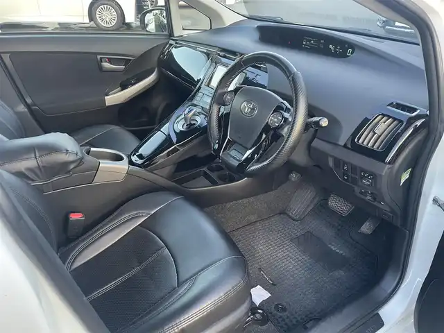 トヨタ プリウス S 東京都 2014(平26)年 7.5万km ホワイトパールクリスタルシャイン 純正7インチナビ(フルセグ/CD/DVD/Bluetooth/SD)/F/S/Rモデリスタエアロ/ビルトインETC/バックカメラ/ステアリングリモコン/革巻きステアリング/電動格納ウィンカーミラー/レザー調シートカバー/17インチ純正アルミ/HIDライト/純正フォグランプ