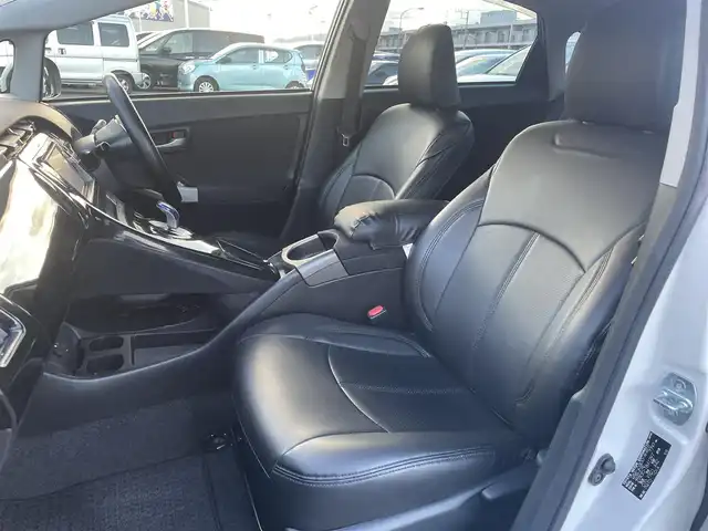 トヨタ プリウス S 東京都 2014(平26)年 7.5万km ホワイトパールクリスタルシャイン 純正7インチナビ(フルセグ/CD/DVD/Bluetooth/SD)/F/S/Rモデリスタエアロ/ビルトインETC/バックカメラ/ステアリングリモコン/革巻きステアリング/電動格納ウィンカーミラー/レザー調シートカバー/17インチ純正アルミ/HIDライト/純正フォグランプ