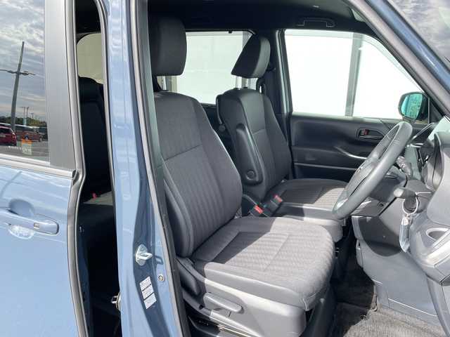 トヨタ ヴォクシー S－G 愛知県 2024(令6)年 1.8万km マッシブグレー トヨタセーフティセンス/純正10.5型ディスプレイオーディオナビ/両側パワースライドドア/バックカメラ/ETC2.0/純正アルミホイール/レーダークルーズコントロール/レーンキープアシスト/オートマチックハイビーム/衝突軽減システム/フルセグ/Bluetooth/ステアリングスイッチ/スマートキー/プッシュスタート