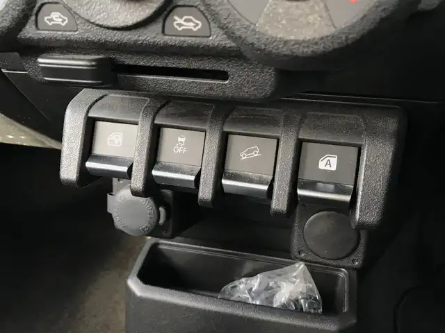 スズキ ジムニー XG 鳥取県 2020(令2)年 3.5万km スペリアホワイト ワンオーナー/４・W・D/ターボ車/5速MT/横滑り防止装置/ヒルディセントコントロール/トランスファーレバー/純正16インチアルミホイール/背面タイヤ/サイドアンダーミラー付きドアミラー/フォグライト/スペアキー