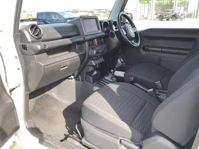 スズキ ジムニー XG 鳥取県 2020(令2)年 3.5万km スペリアホワイト ワンオーナー/４・W・D/ターボ車/5速MT/横滑り防止装置/ヒルディセントコントロール/トランスファーレバー/純正16インチアルミホイール/背面タイヤ/サイドアンダーミラー付きドアミラー/フォグライト/スペアキー