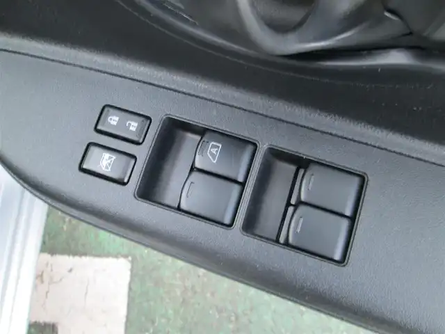 日産 マーチ 12S 千葉県 2011(平23)年 3.2万km ブリリアントシルバー 純正CDオーディオ/フロントリアコーナーセンサー/純正フロアマット/ドアバイザー/整備記録簿(H26/H28/H30/R2/R4/R6)