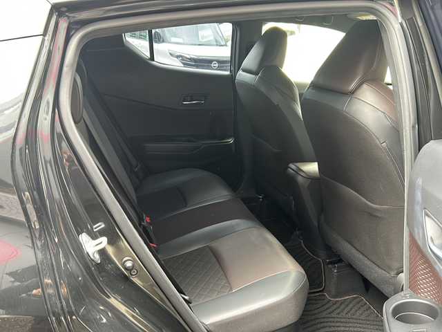 トヨタ Ｃ－ＨＲ G 広島県 2017(平29)年 3.3万km ブラックマイカ 禁煙車/社外エアロ（F・S/R）/レーダークルーズコントロール/オートマチックハイビーム/レーンキープアシスト/衝突軽減ブレーキ/横滑り防止装置/コーナーセンサー/純正ナビ（NSZT-W66T）/（Bluetooth/SD/CD/DVD/フルセグTV)/バックモニター/前後ドライブレコーダー（CSD-790FHG）/ＢＳＭ/RCTA/前席シートヒーター/ハーフレザーシート/革巻きステアリング/ステアリングスイッチ/オートライト/ＬＥＤヘッドライト/フォグランプ/純正フロアマット/ドアバイザー/スマートキー/プッシュスタート/スマートキー/ＥＴＣ2.0/純正18インチアルミホイール