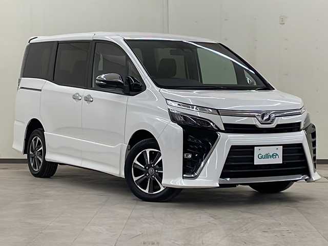 トヨタ ヴォクシー ZS 煌 青森県 2018(平30)年 5.5万km ホワイトパールクリスタルシャイン /4WD//スマートキー//プッシュスタート//ダブルエアコン//MTモード付AT//アイドリングストップ//クルーズコントロール//寒冷地仕様//純正ナビ（NSZN-Z66T）//フルセグTV//バックカメラ//純正ドライブレコーダー//ETC//両側パワースライドドア//純正フロアマット//衝突軽減システム