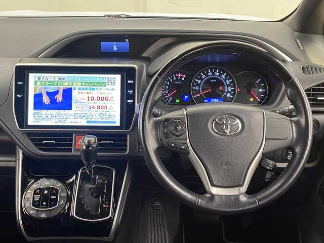 トヨタ ヴォクシー ZS 煌 青森県 2018(平30)年 5.5万km ホワイトパールクリスタルシャイン /4WD//スマートキー//プッシュスタート//ダブルエアコン//MTモード付AT//アイドリングストップ//クルーズコントロール//寒冷地仕様//純正ナビ（NSZN-Z66T）//フルセグTV//バックカメラ//純正ドライブレコーダー//ETC//両側パワースライドドア//純正フロアマット//衝突軽減システム