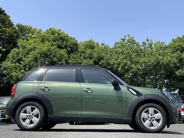 ＭＩＮＩ ミニ クロスオーバー クーパー D 東京都 2015(平27)年 5.1万km ジャングルグリーン ミントパッケージ/・HIDヘッドランプ/・LEDフロントフォグランプ/純正アルミホイール16インチ/ルーフレール/フロアマット/保証書/取扱説明書/スペアキー/ディーラー整備記録簿/H28/8 H30/8 R2/12 R4/11 R6/12