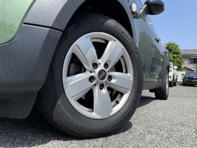 ＭＩＮＩ ミニ クロスオーバー クーパー D 東京都 2015(平27)年 5.1万km ジャングルグリーン ミントパッケージ/・HIDヘッドランプ/・LEDフロントフォグランプ/純正アルミホイール16インチ/ルーフレール/フロアマット/保証書/取扱説明書/スペアキー/ディーラー整備記録簿/H28/8 H30/8 R2/12 R4/11 R6/12