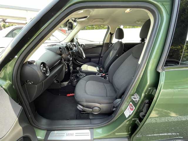ＭＩＮＩ ミニ クロスオーバー クーパー D 東京都 2015(平27)年 5.1万km ジャングルグリーン ミントパッケージ/・HIDヘッドランプ/・LEDフロントフォグランプ/純正アルミホイール16インチ/ルーフレール/フロアマット/保証書/取扱説明書/スペアキー/ディーラー整備記録簿/H28/8 H30/8 R2/12 R4/11 R6/12