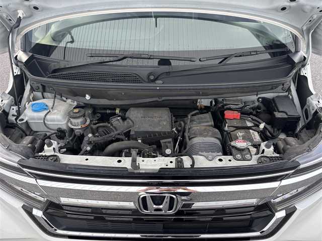 ホンダ Ｎ ＢＯＸ カスタム L ターボ 滋賀県 2021(令3)年 4.9万km プラチナホワイトパール 社外８型ナビ/・Bluetooth/フルセグ/・CD/DVD/バックカメラ/革巻きステアリング/ステアリングリモコン/パドルシフト/USB充電/ETC/前席シートヒーター/LEDオートライト/フォグライト/両側パワースライドドア/シートリフター/オートリトラミラー/ホンダセンシング/・衝突軽減ブレーキシステム/・アダプティブクルーズコントロール/・先行車発進お知らせ/・路外逸脱抑制機能/スマートキー