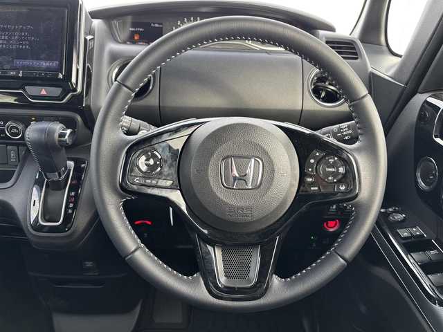 ホンダ Ｎ ＢＯＸ カスタム L ターボ 滋賀県 2021(令3)年 4.9万km プラチナホワイトパール 社外８型ナビ/・Bluetooth/フルセグ/・CD/DVD/バックカメラ/革巻きステアリング/ステアリングリモコン/パドルシフト/USB充電/ETC/前席シートヒーター/LEDオートライト/フォグライト/両側パワースライドドア/シートリフター/オートリトラミラー/ホンダセンシング/・衝突軽減ブレーキシステム/・アダプティブクルーズコントロール/・先行車発進お知らせ/・路外逸脱抑制機能/スマートキー