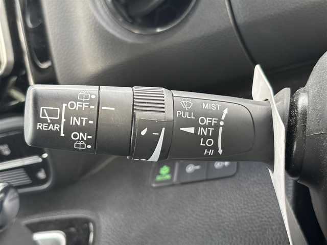 ホンダ Ｎ ＢＯＸ カスタム L ターボ 滋賀県 2021(令3)年 4.9万km プラチナホワイトパール 社外８型ナビ/・Bluetooth/フルセグ/・CD/DVD/バックカメラ/革巻きステアリング/ステアリングリモコン/パドルシフト/USB充電/ETC/前席シートヒーター/LEDオートライト/フォグライト/両側パワースライドドア/シートリフター/オートリトラミラー/ホンダセンシング/・衝突軽減ブレーキシステム/・アダプティブクルーズコントロール/・先行車発進お知らせ/・路外逸脱抑制機能/スマートキー