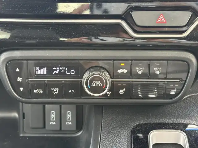 ホンダ Ｎ ＢＯＸ カスタム L ターボ 滋賀県 2021(令3)年 4.9万km プラチナホワイトパール 社外８型ナビ/・Bluetooth/フルセグ/・CD/DVD/バックカメラ/革巻きステアリング/ステアリングリモコン/パドルシフト/USB充電/ETC/前席シートヒーター/LEDオートライト/フォグライト/両側パワースライドドア/シートリフター/オートリトラミラー/ホンダセンシング/・衝突軽減ブレーキシステム/・アダプティブクルーズコントロール/・先行車発進お知らせ/・路外逸脱抑制機能/スマートキー