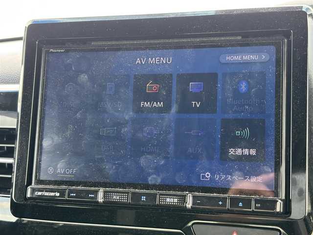 ホンダ Ｎ ＢＯＸ カスタム L ターボ 滋賀県 2021(令3)年 4.9万km プラチナホワイトパール 社外８型ナビ/・Bluetooth/フルセグ/・CD/DVD/バックカメラ/革巻きステアリング/ステアリングリモコン/パドルシフト/USB充電/ETC/前席シートヒーター/LEDオートライト/フォグライト/両側パワースライドドア/シートリフター/オートリトラミラー/ホンダセンシング/・衝突軽減ブレーキシステム/・アダプティブクルーズコントロール/・先行車発進お知らせ/・路外逸脱抑制機能/スマートキー