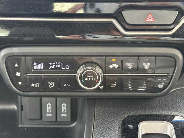 ホンダ Ｎ ＢＯＸ カスタム L ターボ 滋賀県 2021(令3)年 4.9万km プラチナホワイトパール 社外８型ナビ/・Bluetooth/フルセグ/・CD/DVD/バックカメラ/革巻きステアリング/ステアリングリモコン/パドルシフト/USB充電/ETC/前席シートヒーター/LEDオートライト/フォグライト/両側パワースライドドア/シートリフター/オートリトラミラー/ホンダセンシング/・衝突軽減ブレーキシステム/・アダプティブクルーズコントロール/・先行車発進お知らせ/・路外逸脱抑制機能/スマートキー