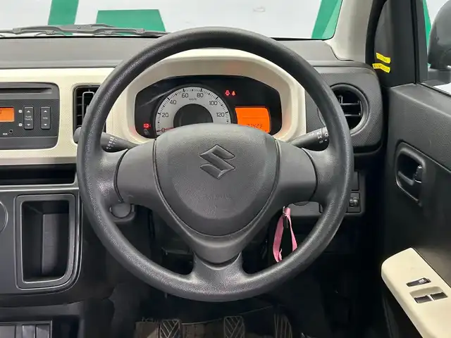 スズキ アルト F 鹿児島県 2015(平27)年 2.8万km シルキーシルバーメタリック ワンオーナー/禁煙車/純正オーディオ/(CD/AUX/AM/FM)/純正ドアバイザー/ヘッドライトレベライザー/横滑り防止/社外フロアマット/マニュアル車/パワーウィンドウ/パワステ/保証書/取扱説明書