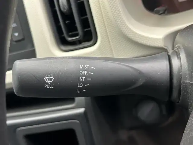 スズキ アルト F 鹿児島県 2015(平27)年 2.8万km シルキーシルバーメタリック ワンオーナー/禁煙車/純正オーディオ/(CD/AUX/AM/FM)/純正ドアバイザー/ヘッドライトレベライザー/横滑り防止/社外フロアマット/マニュアル車/パワーウィンドウ/パワステ/保証書/取扱説明書