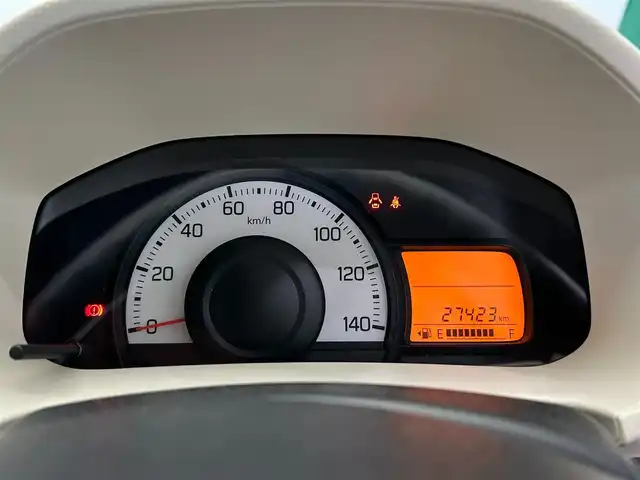 スズキ アルト F 鹿児島県 2015(平27)年 2.8万km シルキーシルバーメタリック ワンオーナー/禁煙車/純正オーディオ/(CD/AUX/AM/FM)/純正ドアバイザー/ヘッドライトレベライザー/横滑り防止/社外フロアマット/マニュアル車/パワーウィンドウ/パワステ/保証書/取扱説明書