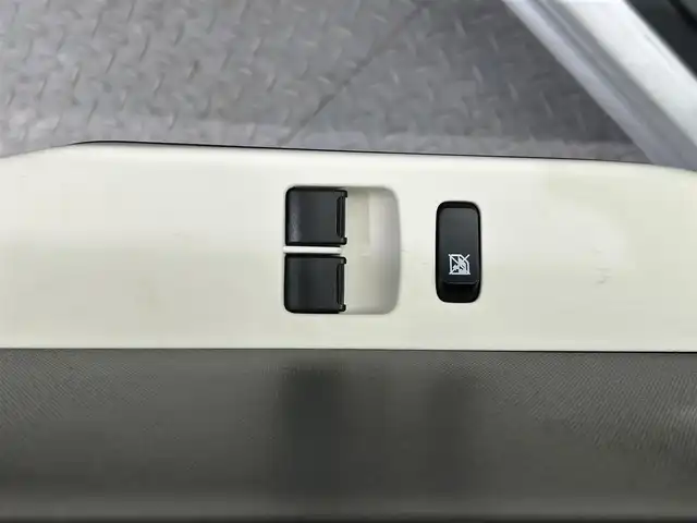 スズキ アルト F 鹿児島県 2015(平27)年 2.8万km シルキーシルバーメタリック ワンオーナー/禁煙車/純正オーディオ/(CD/AUX/AM/FM)/純正ドアバイザー/ヘッドライトレベライザー/横滑り防止/社外フロアマット/マニュアル車/パワーウィンドウ/パワステ/保証書/取扱説明書