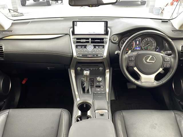 レクサス ＮＸ 300 バージョンL 兵庫県 2018(平30)年 5.5万km ソニッククォーツ ・LEXUSsafety/・衝突軽減ブレーキ/・レーンキープしスト/・レーダークルーズコントロール/・オートマチックハイビーム/・純正ナビ＆フルセグ＆BT＆DVD＆ブルーレイ＆USB/・バックカメラ/・モデリスタエアロ/・パワーバックドア/・前席シートヒーター/・前席シートクーラー/・黒革シート/・前席パワーシート/・ビルトインETC/・ドライブレコーダー/・スマートキー/・スペアキー/・カードキー/・nanoe/・プッシュスタート/・純正18インチアルミホイール/・AC100V/・ステアリングヒーター