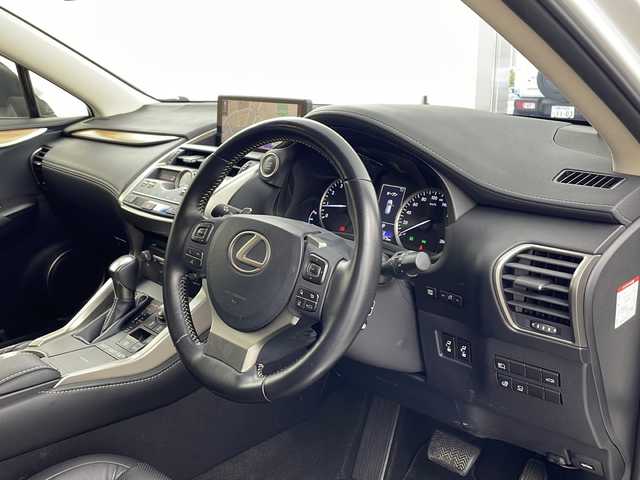 レクサス ＮＸ 300 バージョンL 兵庫県 2018(平30)年 5.5万km ソニッククォーツ ・LEXUSsafety/・衝突軽減ブレーキ/・レーンキープしスト/・レーダークルーズコントロール/・オートマチックハイビーム/・純正ナビ＆フルセグ＆BT＆DVD＆ブルーレイ＆USB/・バックカメラ/・モデリスタエアロ/・パワーバックドア/・前席シートヒーター/・前席シートクーラー/・黒革シート/・前席パワーシート/・ビルトインETC/・ドライブレコーダー/・スマートキー/・スペアキー/・カードキー/・nanoe/・プッシュスタート/・純正18インチアルミホイール/・AC100V/・ステアリングヒーター