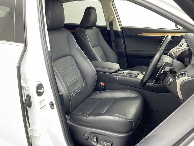 レクサス ＮＸ 300 バージョンL 香川県 2018(平30)年 5.5万km ソニッククォーツ ・LEXUSsafety/・衝突軽減ブレーキ/・レーンキープしスト/・レーダークルーズコントロール/・オートマチックハイビーム/・純正ナビ＆フルセグ＆BT＆DVD＆ブルーレイ＆USB/・バックカメラ/・モデリスタエアロ/・パワーバックドア/・前席シートヒーター/・前席シートクーラー/・黒革シート/・前席パワーシート/・ビルトインETC/・ドライブレコーダー/・スマートキー/・スペアキー/・カードキー/・nanoe/・プッシュスタート/・純正18インチアルミホイール/・AC100V/・ステアリングヒーター